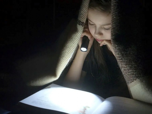 Відключення світла у Кам'янському 7 червня: масштабні ремонтні роботи, перелік адрес та поради експертів