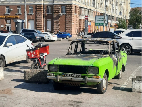 Історія порятунку згоріла: на парковці Дніпровського вокзалу знищено авто, що вивезло родину з окупації