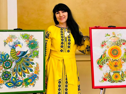 Динаміка орнаменту: кам’янчан запрошують на вернісаж майстрині Вікторії Тимошенко