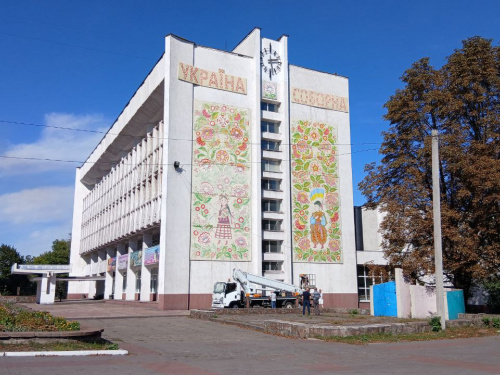 Символ міста знову тікає: у Кам’янському відновили історичний годинник на площі Калнишевського