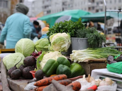 Ярмарок у Кам'янському: містянам пропонують свіжі продукти та товари від місцевих виробників