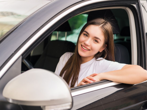 Процес швидкого охолодження салону автомобіля влітку методом створення повітряного тиску за допомогою дверей