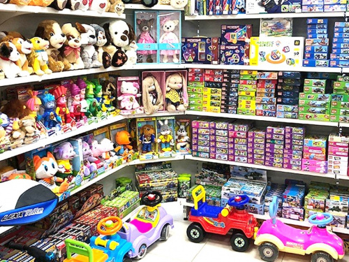 “Качка-удушниця” та автотрек-вбивця: в Україні масово вилучають небезпечні дитячі іграшки