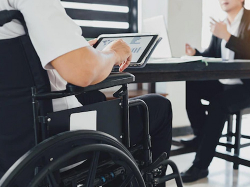 Робота підлаштовується під людину: в Україні впроваджують революційні зміни у працевлаштуванні осіб з інвалідністю