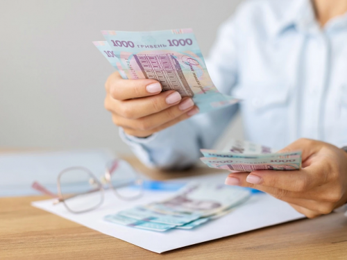 Суворі перевірки субсидій та виплат ВПО: за які банківські операції українців позбавляють державної допомоги