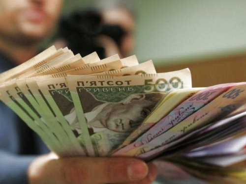 Чому гаманці українців «схудли»: середня зарплата впала, а борги сягнули 3,5 млрд грн