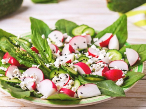 Спробуйте дивовижний вітамінний салат зі щавлю зі сметаною — весняна свіжість без зайвої мороки