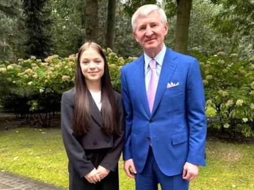 Історія, що торкає серце: Рінат Ахметов зустрівся з незламною Яною Степаненко -дівчиною, що надихає українців