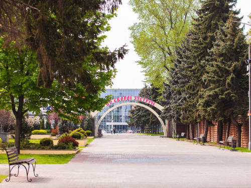 Атракціони, фонтани, піньята: в Кам'янському у вихідні стартує робота парків