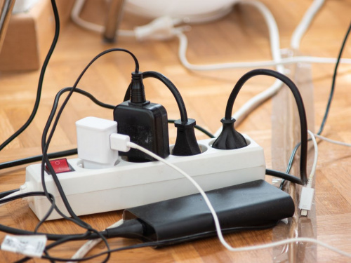 Ніколи не вимикайте ці прилади з розетки - список від експертів вас здивує