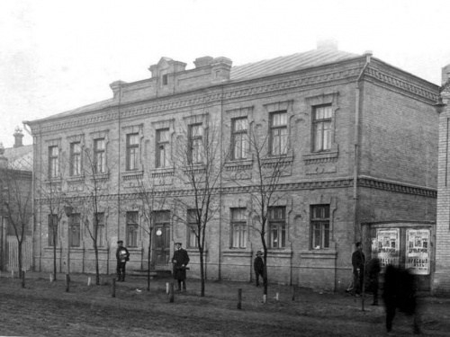 Таємниця будинку №5: як маєток чеського садівника став центром журналістики Кам’янського на ціле століття