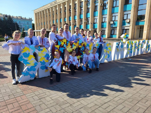 У самому центрі Кам'янського відбувся танцювальний флешмоб - фото