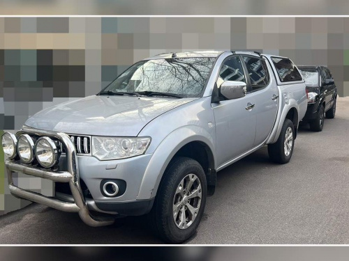 Автівки для дронарів: Метінвест передав позашляховики підрозділу БПЛА бригади «Хортиця»