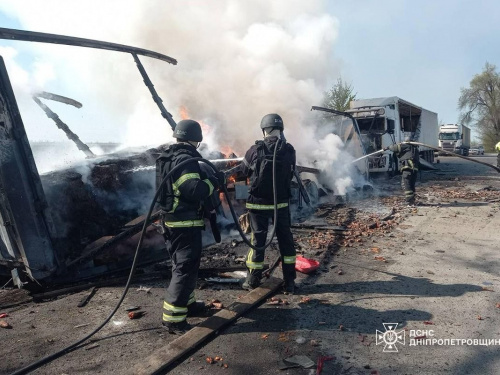  Окупанти вдарили по автобусу з дітьми у Кам'янському районі