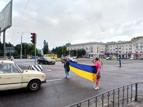 Без примусу, лише з повагою: як хвилина мовчання о 9-й стає новою українською традицією