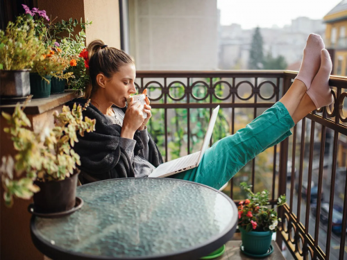 Більше не склад: як перетворити захаращений балкон на зону відпочинку за 500 гривень