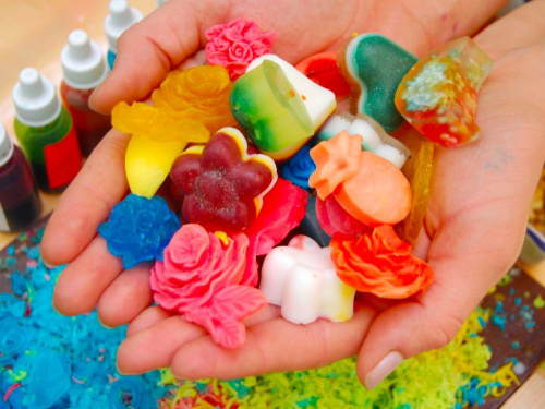 Творчість як терапія: у Кам’янському маріупольці варили мило власноруч