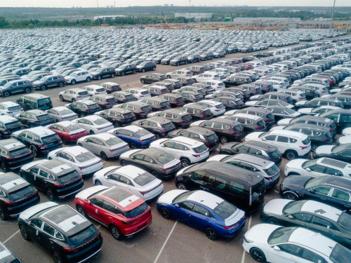 Дніпряни масово скуповують авто — оприлюднено список найпопулярніших моделей та реальні ціни