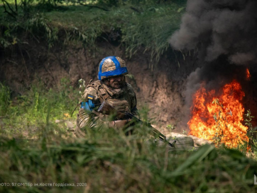 Ворог прицільно випалює АЗС на Дніпропетровщині та готує пастки на фронті: детальний розбір ситуації
