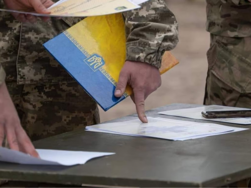 Мобілізовані військові зможуть укласти контракт із ЗСУ: який мінімальний термін