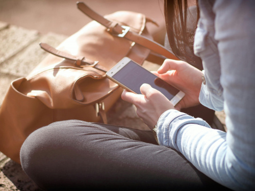 Чи підслуховує смартфон ваші розмови: що відомо і чому вам так здається