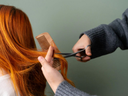 Місячний календар стрижок на березень 2026: дізнайтеся найкращі дні для оновлення