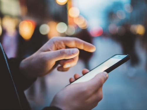 Тихий вбивця у кишені: як звичайна розмова по мобільному провокує інфаркт та нищить судини