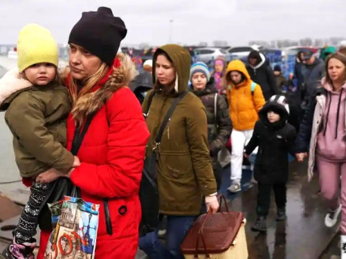 Українці за кордоном можуть отримати компенсацію: покрокова інструкція подання заяви у "Дії"