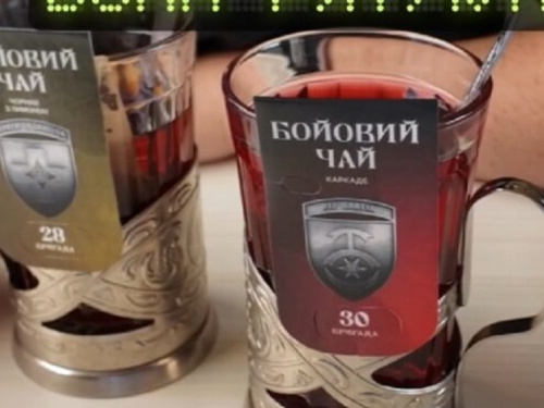 В українських поїздах пасажирам пропонують “бойовий чай”: що відомо про ініціативу Укрзалізниці