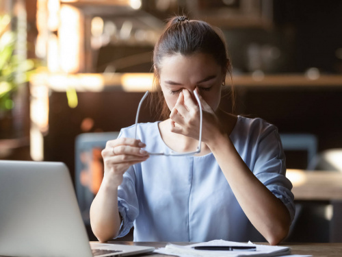 Пастка темряви: чому через відключення світла мешканці Дніпропетровщини масово втрачають зір