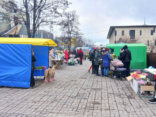 Квітковий ажіотаж у Кам'янському: скільки коштує весняний настрій до Міжнародного жіночого дня