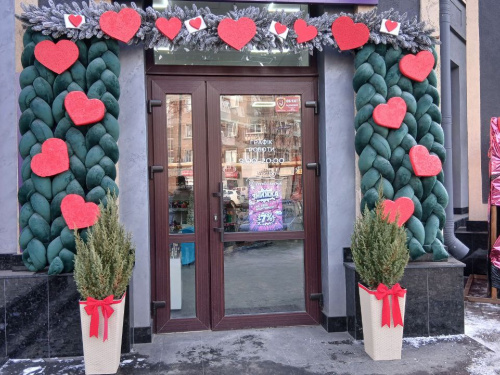 Романтика на кожному кроці: місцевий бізнес Кам’янського створив незабутню атмосферу до Дня закоханих