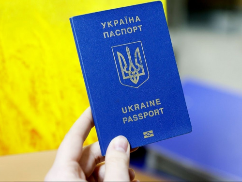 Прострочений паспорт 2025: чи дійсний він під час воєнного стану - відповідь уряду