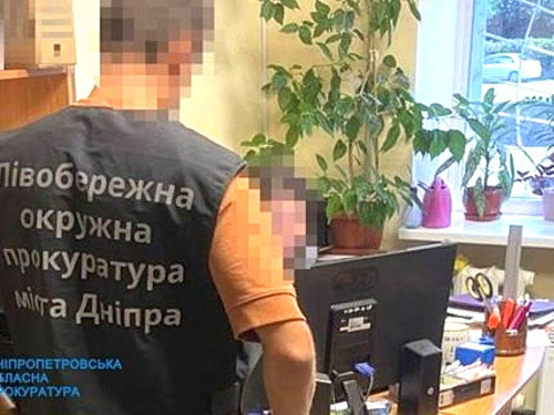 На Дніпропетровщині колишні посадовці Укрзалізниці поклали до власного карману майже 7 мільйонів гривень - подробиці від прокуратури