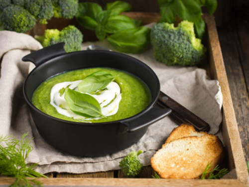 Скуштуйте ніжний крем-суп з броколі — ідеальний вибір для легкого обіду