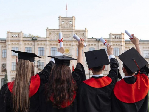 Диплом бакалавра за три роки: у МОН пояснили, коли та за яких умов