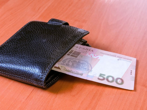 Виплата прийде не у липні, а у серпні двома платежами: в Україні змінили графік нарахування кешбеку