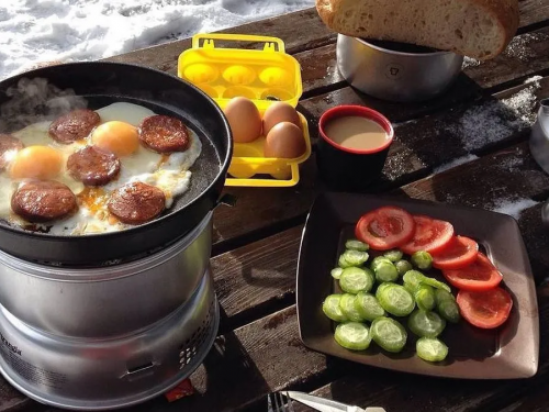 Як приготувати їжу без електрики та газу: прості та безпечні способи