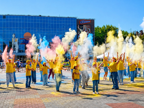У Кам’янському пройшов масштабний патріотичний флешмоб