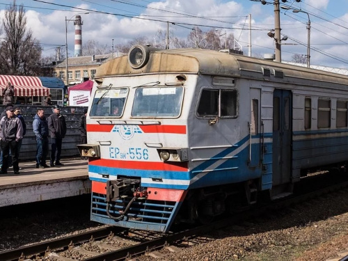Укрзалізниця відновили рух деяких приміських поїздів з Дніпра до Кам'янського та П’ятихаток - подробиці