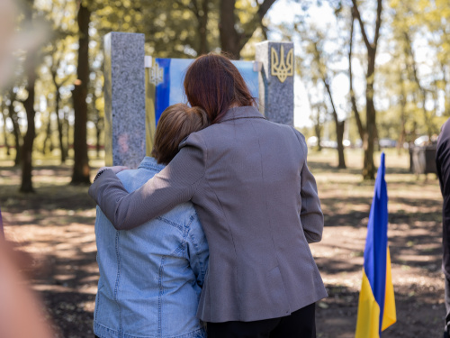 У Верхівцевській громаді Кам'янського району відкрили «Алею Слави Героям»