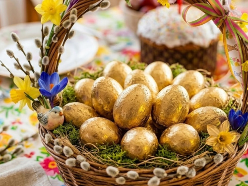 Сяйво Великодня: де у Кам’янському знайти все для трендових «золотих» крашанок