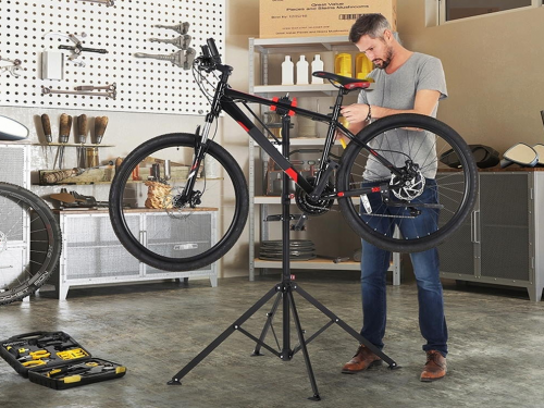 Замість забитих маршруток: як за копійки підготувати велосипед чи самокат до сезону та економити на проїзді