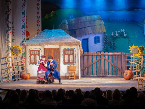 Без бар&#039;єрів: глядачі з порушеннями слуху зможуть повноцінно зануритися у світ Кам’янського театру