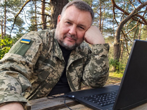 Письменник з Кам’янського району продовжує писати для дітей