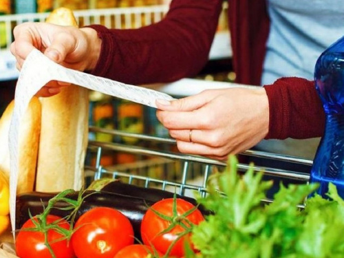 Ціни на деякі популярні продукти в Україні зміняться: що здешевшає та здорожчає у червні
