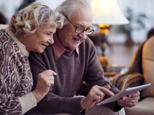 Забудьте про черги у ПФУ: повна інструкція, як пройти відеоідентифікацію пенсіонеру, не виходячи з дому