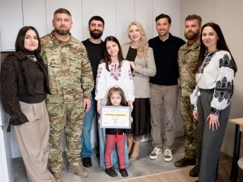 Оборонець Маріуполя, азовець Афендіков, після повернення з полону отримав квартиру від Ріната Ахметова