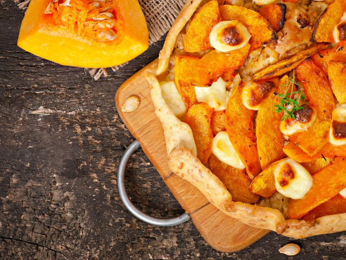 Здивуйте близьких хрустким пирогом з гарбузом — осінній десерт із теплом