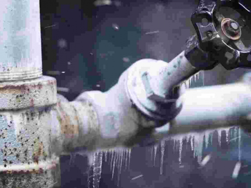 Лайфхак від дніпрян: як мешканці самотужки врятували будинок від розморожування труб